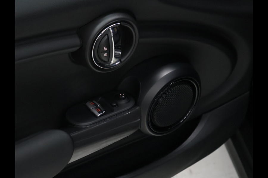 MINI 3-deurs 1.5 One Salt [APPLE CARPLAY, CRUISE CONTROL, SPORT STUUR LEDER, NAVIGATIE, AIRCO, START STOP SYSTEEM, MIDNIGHTBLACK METAAL LAK, ALARMKLASSE 3, NIEUWSTAAT]