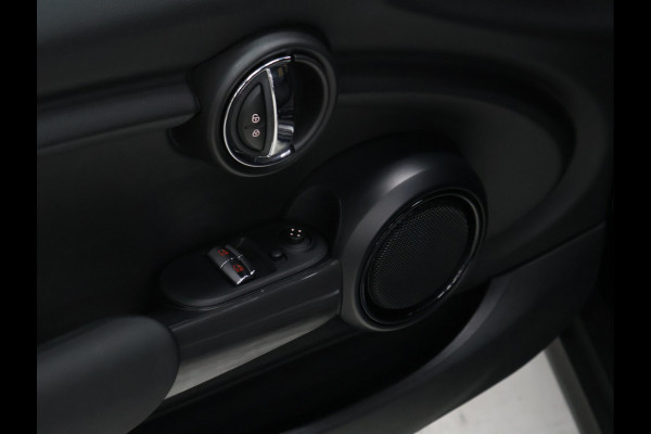 MINI 3-deurs 1.5 One Salt [APPLE CARPLAY, CRUISE CONTROL, SPORT STUUR LEDER, NAVIGATIE, AIRCO, START STOP SYSTEEM, MIDNIGHTBLACK METAAL LAK, ALARMKLASSE 3, NIEUWSTAAT]
