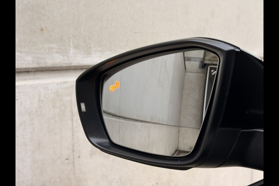 Volkswagen T-Cross 1.0 TSI Style LED 17'' Stoelverw CarPlay