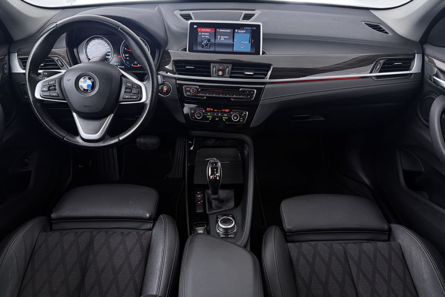 BMW X1 sDrive18i High Executive (TREKHAAK, CAMERA, STOELVERWARMING, DEALER ONDERHOUDEN)