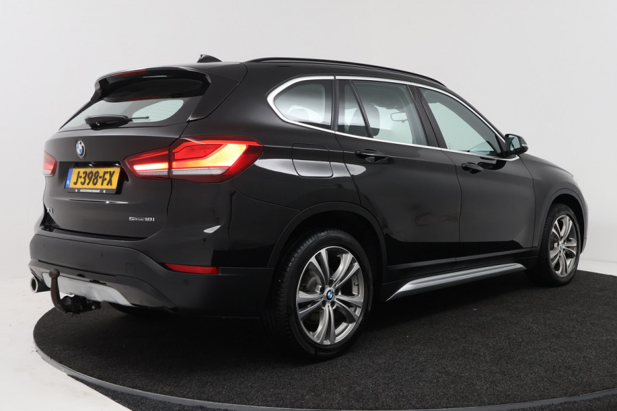 BMW X1 sDrive18i High Executive (TREKHAAK, CAMERA, STOELVERWARMING, DEALER ONDERHOUDEN)