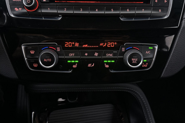 BMW X1 sDrive18i High Executive (TREKHAAK, CAMERA, STOELVERWARMING, DEALER ONDERHOUDEN)