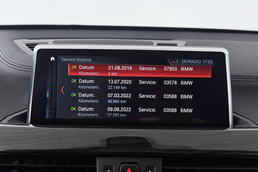 BMW X1 sDrive18i High Executive (TREKHAAK, CAMERA, STOELVERWARMING, DEALER ONDERHOUDEN)