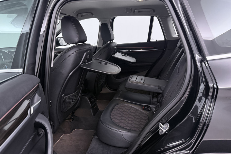 BMW X1 sDrive18i High Executive (TREKHAAK, CAMERA, STOELVERWARMING, DEALER ONDERHOUDEN)