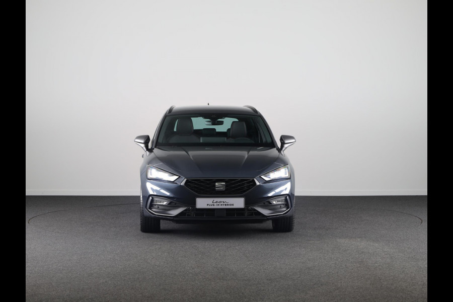 Seat Leon Sportstourer 1.5 TSI e-Hybrid FR PHEV First Edition 204pk | Verlengde garantie | Navigatie | Parkeersensoren | Achteruitrijcamera | Adaptieve cruise control |