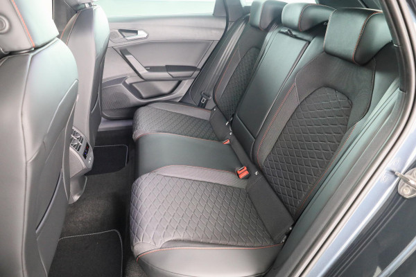 Seat Leon Sportstourer 1.5 TSI e-Hybrid FR PHEV First Edition 204pk | Verlengde garantie | Navigatie | Parkeersensoren | Achteruitrijcamera | Adaptieve cruise control |