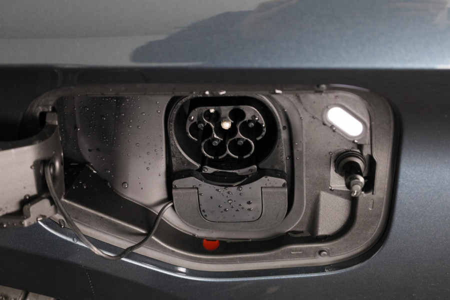 Seat Leon Sportstourer 1.5 TSI e-Hybrid FR PHEV First Edition 204pk | Verlengde garantie | Navigatie | Parkeersensoren | Achteruitrijcamera | Adaptieve cruise control |