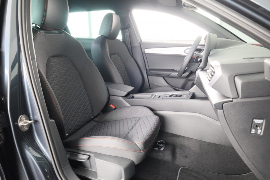 Seat Leon Sportstourer 1.5 TSI e-Hybrid FR PHEV First Edition 204pk | Verlengde garantie | Navigatie | Parkeersensoren | Achteruitrijcamera | Adaptieve cruise control |
