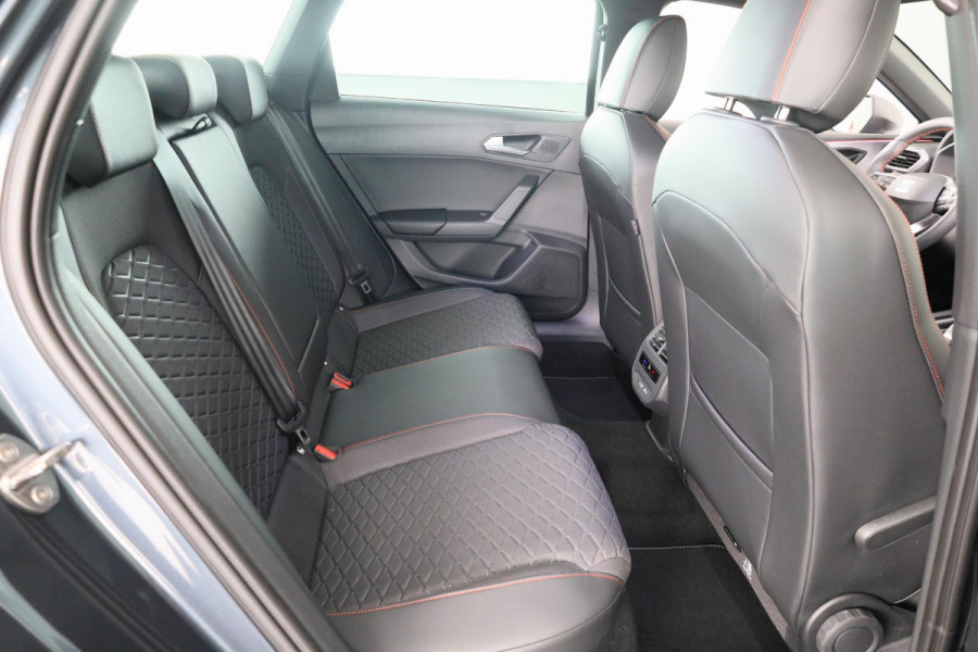 Seat Leon Sportstourer 1.5 TSI e-Hybrid FR PHEV First Edition 204pk | Verlengde garantie | Navigatie | Parkeersensoren | Achteruitrijcamera | Adaptieve cruise control |