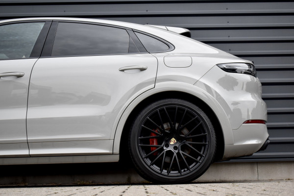 Porsche Cayenne Coupé 3.0 E-Hybrid Platinum Edition SportDesign *Krijt* | Sportuitlaat | Panorama | ACC | Trekhaak | Ventilatie | Achterasbesturing | Bose | Head-Up | 22'' Wielen |