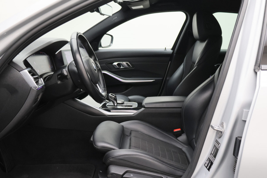 BMW 3-serie 320i Executive Edition Leder/Stof, Virtual, Cruise, Apple Carplay, LED, Climate, PDC, 19''