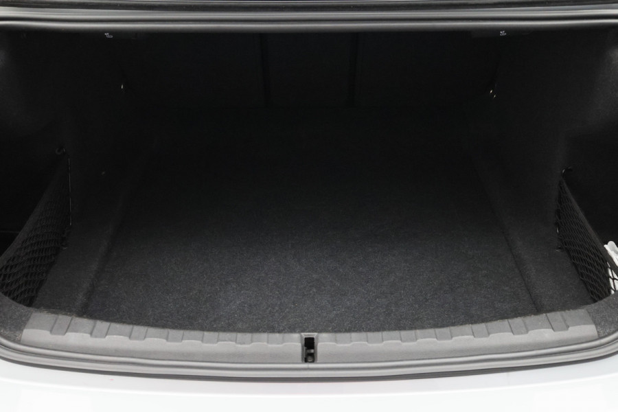 BMW 3-serie 320i Executive Edition Leder/Stof, Virtual, Cruise, Apple Carplay, LED, Climate, PDC, 19''