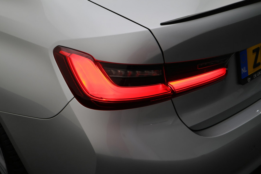 BMW 3-serie 320i Executive Edition Leder/Stof, Virtual, Cruise, Apple Carplay, LED, Climate, PDC, 19''
