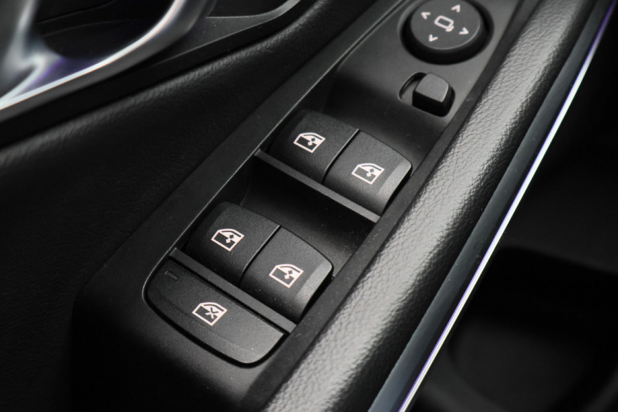 BMW 3-serie 320i Executive Edition Leder/Stof, Virtual, Cruise, Apple Carplay, LED, Climate, PDC, 19''