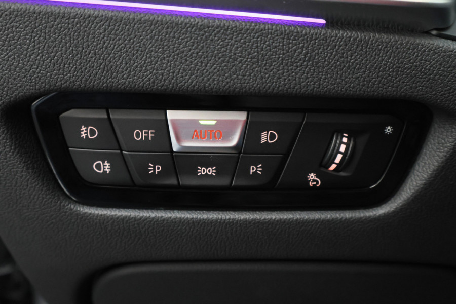 BMW 3-serie 320i Executive Edition Leder/Stof, Virtual, Cruise, Apple Carplay, LED, Climate, PDC, 19''