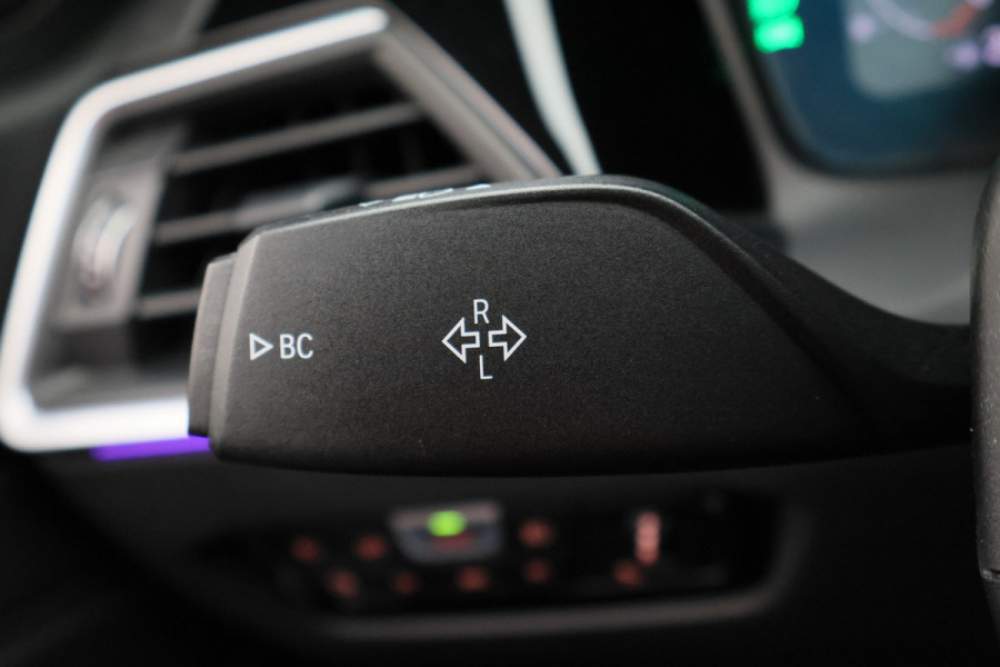 BMW 3-serie 320i Executive Edition Leder/Stof, Virtual, Cruise, Apple Carplay, LED, Climate, PDC, 19''