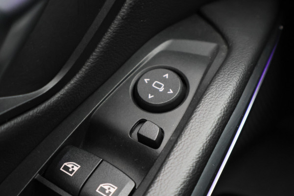 BMW 3-serie 320i Executive Edition Leder/Stof, Virtual, Cruise, Apple Carplay, LED, Climate, PDC, 19''