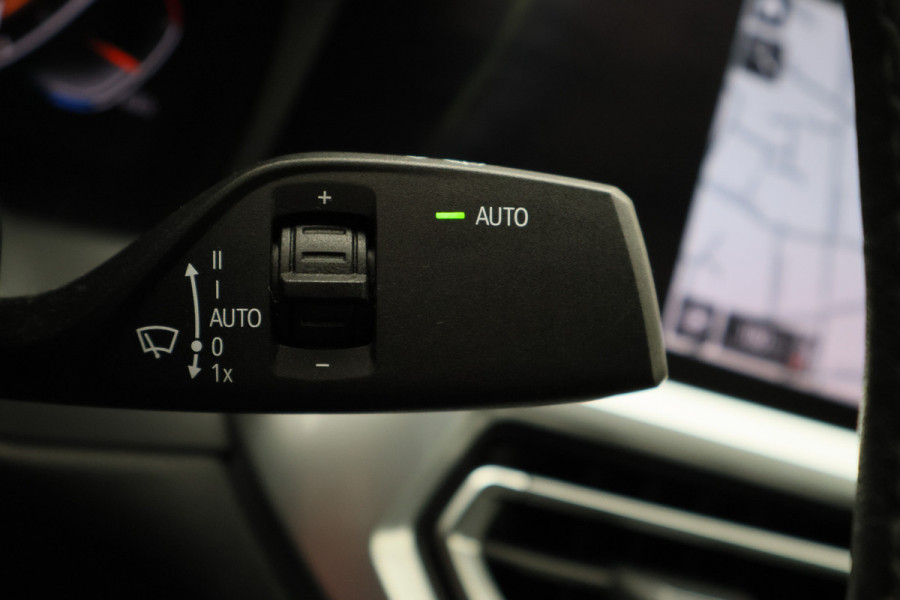 BMW 3-serie 320i Executive Edition Leder/Stof, Virtual, Cruise, Apple Carplay, LED, Climate, PDC, 19''