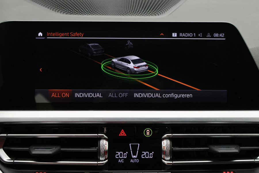 BMW 3-serie 320i Executive Edition Leder/Stof, Virtual, Cruise, Apple Carplay, LED, Climate, PDC, 19''