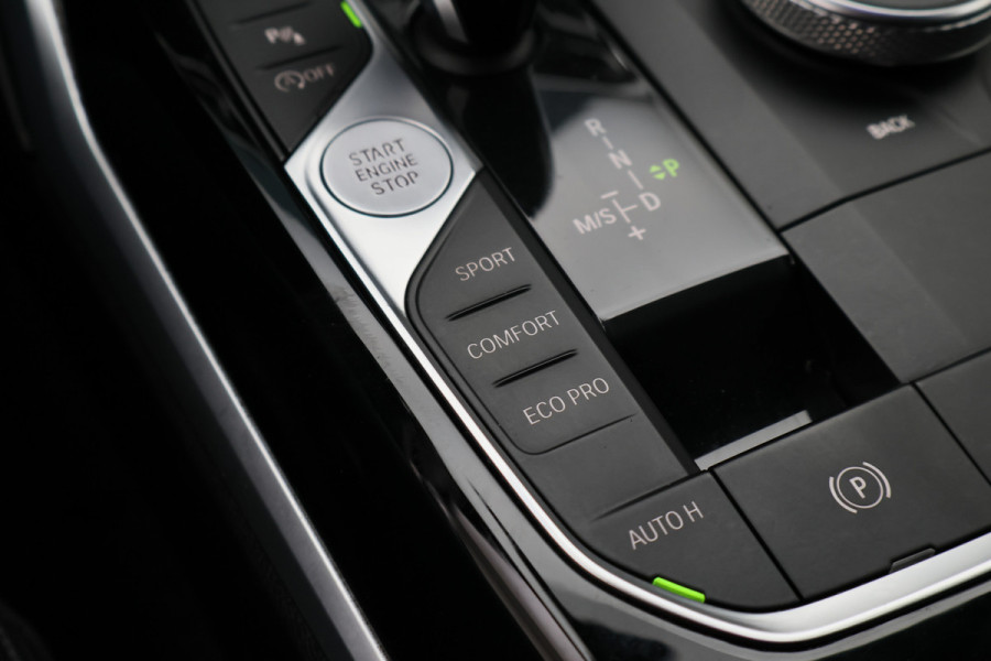 BMW 3-serie 320i Executive Edition Leder/Stof, Virtual, Cruise, Apple Carplay, LED, Climate, PDC, 19''