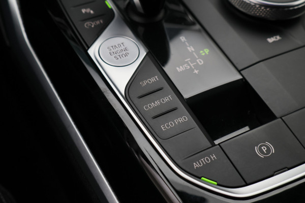 BMW 3-serie 320i Executive Edition Leder/Stof, Virtual, Cruise, Apple Carplay, LED, Climate, PDC, 19''