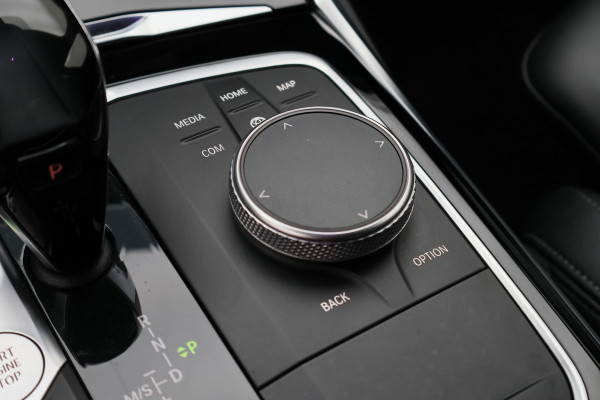 BMW 3-serie 320i Executive Edition Leder/Stof, Virtual, Cruise, Apple Carplay, LED, Climate, PDC, 19''