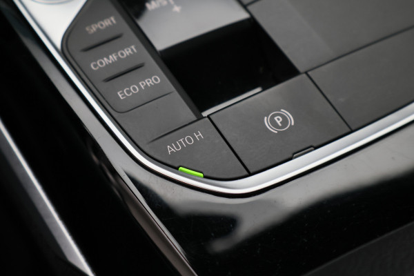 BMW 3-serie 320i Executive Edition Leder/Stof, Virtual, Cruise, Apple Carplay, LED, Climate, PDC, 19''