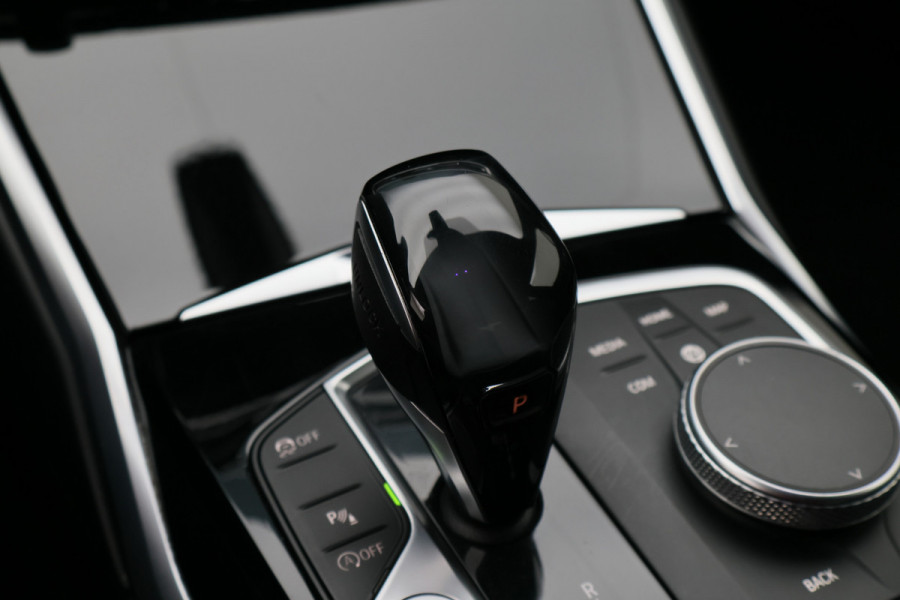 BMW 3-serie 320i Executive Edition Leder/Stof, Virtual, Cruise, Apple Carplay, LED, Climate, PDC, 19''