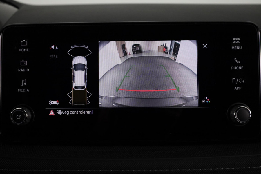 Škoda Fabia Business Edition 1.0 TSI 95PK | Verlengde garantie | Navigatie via App | Parkeersensoren | Achteruitrijcamera | Stoelverwarming |