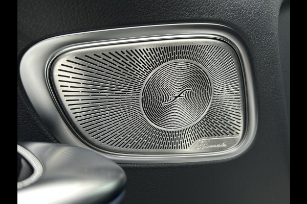 Mercedes-Benz GLC 300e AMG Coupé // Burmester // Distronic // Panoramadak // 360 Camera // Memory // Treeplanken // 20" Multi Spaak Velgen // Acht