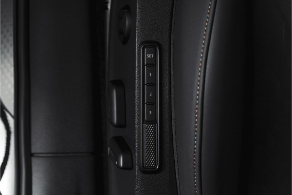 CUPRA Terramar 1.5 TSI e-Hybrid 272 PK VZ Performance | S/K-Panodak | Elek. Trekhaak | Matrix LED | Sennheiser | Elek. stoelen | Adapt. Cruise | Stoel-+Stuurverw. | 360 Camera | NAV+App. Connect | ECC | LM 20" | 5054