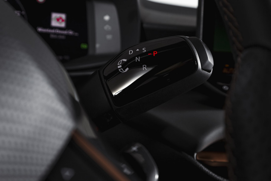 CUPRA Terramar 1.5 TSI e-Hybrid 272 PK VZ Performance | S/K-Panodak | Elek. Trekhaak | Matrix LED | Sennheiser | Elek. stoelen | Adapt. Cruise | Stoel-+Stuurverw. | 360 Camera | NAV+App. Connect | ECC | LM 20" | 5054