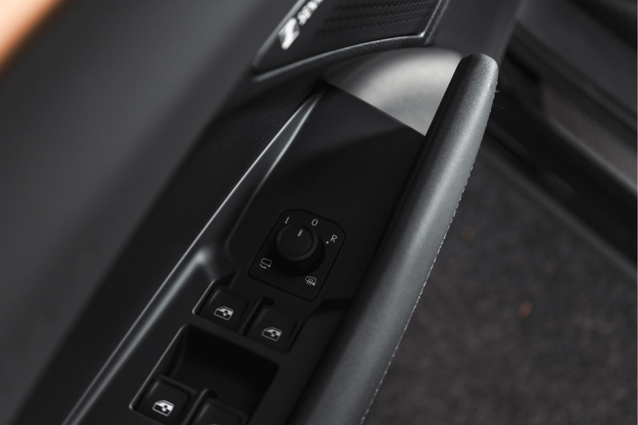 CUPRA Terramar 1.5 TSI e-Hybrid 272 PK VZ Performance | S/K-Panodak | Elek. Trekhaak | Matrix LED | Sennheiser | Elek. stoelen | Adapt. Cruise | Stoel-+Stuurverw. | 360 Camera | NAV+App. Connect | ECC | LM 20" | 5054
