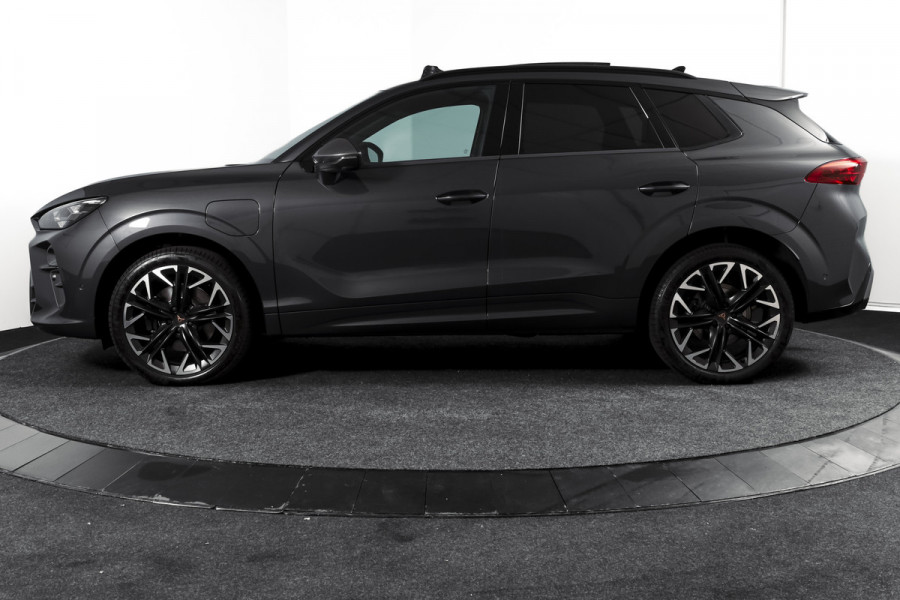 CUPRA Terramar 1.5 TSI e-Hybrid 272 PK VZ Performance | S/K-Panodak | Elek. Trekhaak | Matrix LED | Sennheiser | Elek. stoelen | Adapt. Cruise | Stoel-+Stuurverw. | 360 Camera | NAV+App. Connect | ECC | LM 20" | 4153