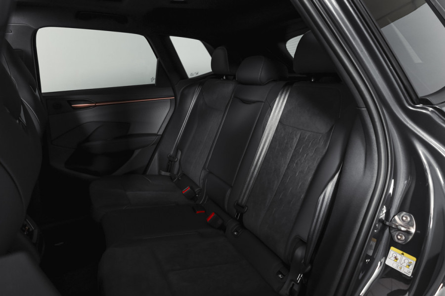 CUPRA Terramar 1.5 TSI e-Hybrid 272 PK VZ Performance | S/K-Panodak | Elek. Trekhaak | Matrix LED | Sennheiser | Elek. stoelen | Adapt. Cruise | Stoel-+Stuurverw. | 360 Camera | NAV+App. Connect | ECC | LM 20" | 4153