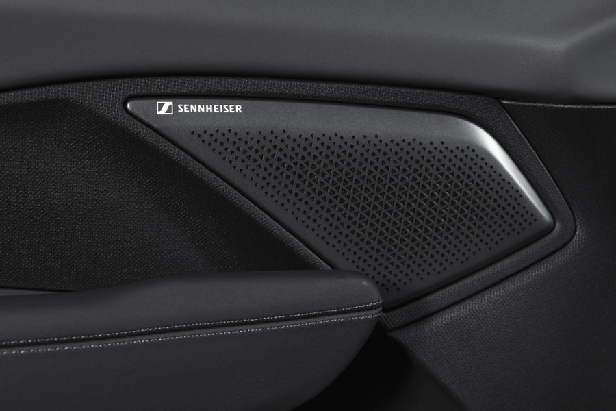 CUPRA Terramar 1.5 TSI e-Hybrid 272 PK VZ Performance | S/K-Panodak | Elek. Trekhaak | Matrix LED | Sennheiser | Elek. stoelen | Adapt. Cruise | Stoel-+Stuurverw. | 360 Camera | NAV+App. Connect | ECC | LM 20" | 4153