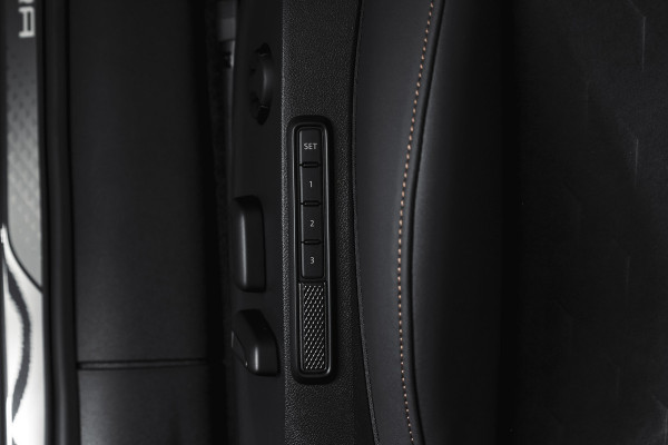 CUPRA Terramar 1.5 TSI e-Hybrid 272 PK VZ Performance | S/K-Panodak | Elek. Trekhaak | Matrix LED | Sennheiser | Elek. stoelen | Adapt. Cruise | Stoel-+Stuurverw. | 360 Camera | NAV+App. Connect | ECC | LM 20" | 4153