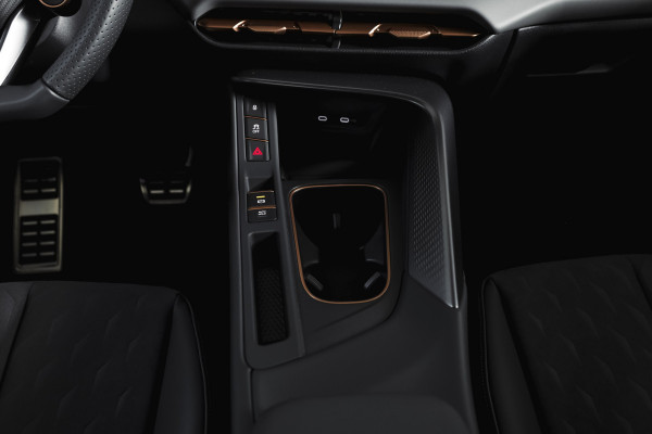 CUPRA Terramar 1.5 TSI e-Hybrid 272 PK VZ Performance | S/K-Panodak | Elek. Trekhaak | Matrix LED | Sennheiser | Elek. stoelen | Adapt. Cruise | Stoel-+Stuurverw. | 360 Camera | NAV+App. Connect | ECC | LM 20" | 4153