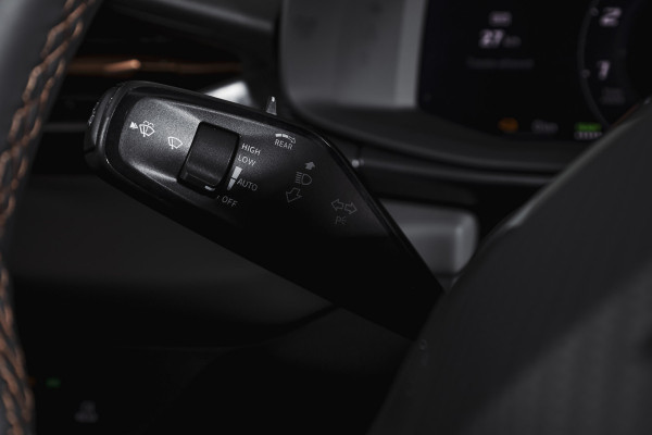 CUPRA Terramar 1.5 TSI e-Hybrid 272 PK VZ Performance | S/K-Panodak | Elek. Trekhaak | Matrix LED | Sennheiser | Elek. stoelen | Adapt. Cruise | Stoel-+Stuurverw. | 360 Camera | NAV+App. Connect | ECC | LM 20" | 4153