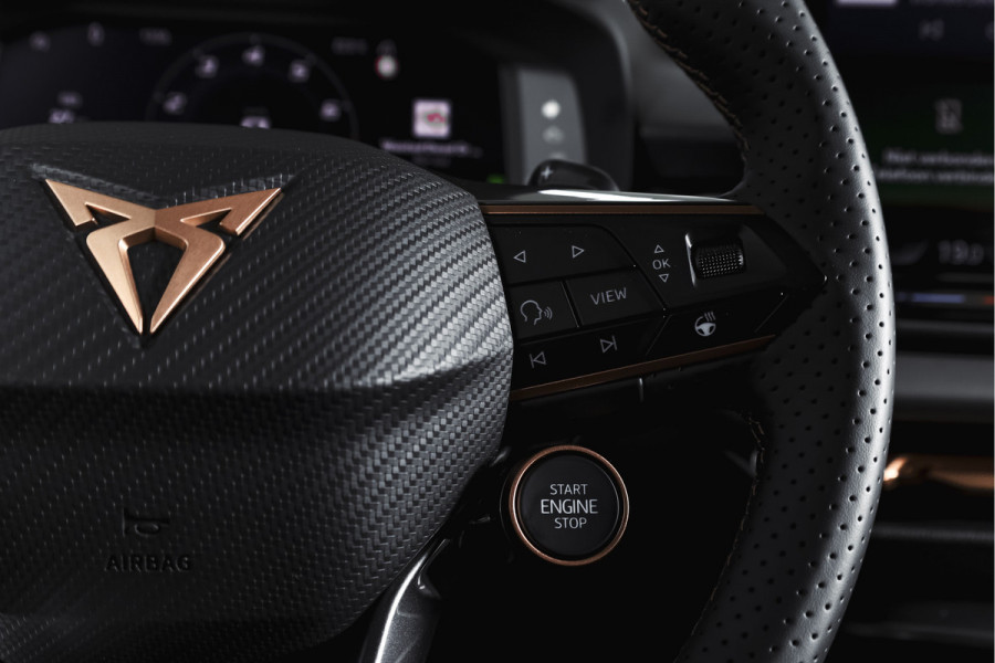 CUPRA Terramar 1.5 TSI e-Hybrid 272 PK VZ Performance | S/K-Panodak | Elek. Trekhaak | Matrix LED | Sennheiser | Elek. stoelen | Adapt. Cruise | Stoel-+Stuurverw. | 360 Camera | NAV+App. Connect | ECC | LM 20" | 4153
