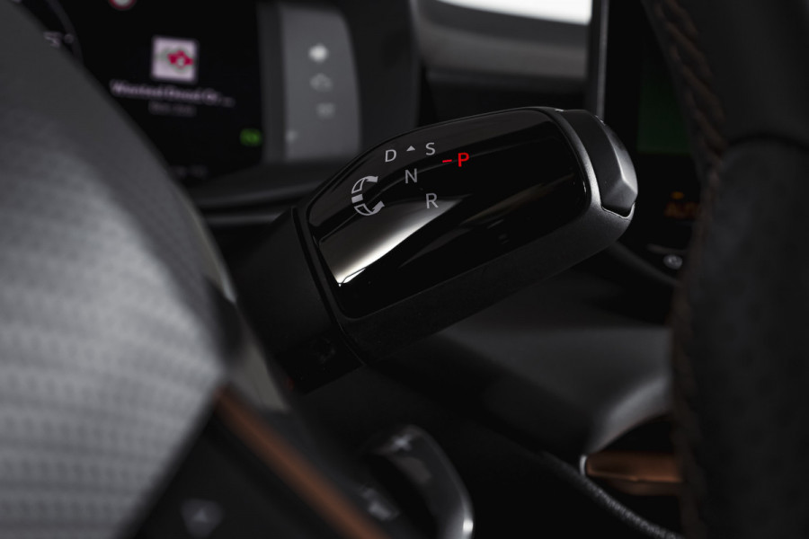 CUPRA Terramar 1.5 TSI e-Hybrid 272 PK VZ Performance | S/K-Panodak | Elek. Trekhaak | Matrix LED | Sennheiser | Elek. stoelen | Adapt. Cruise | Stoel-+Stuurverw. | 360 Camera | NAV+App. Connect | ECC | LM 20" | 4153
