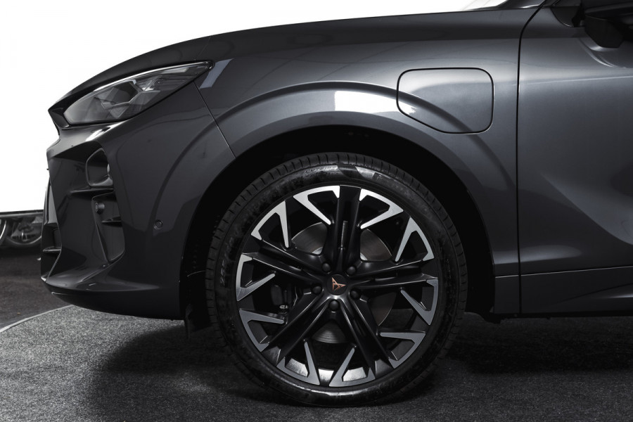 CUPRA Terramar 1.5 TSI e-Hybrid 272 PK VZ Performance | S/K-Panodak | Elek. Trekhaak | Matrix LED | Sennheiser | Elek. stoelen | Adapt. Cruise | Stoel-+Stuurverw. | 360 Camera | NAV+App. Connect | ECC | LM 20" | 4153
