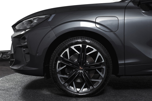 CUPRA Terramar 1.5 TSI e-Hybrid 272 PK VZ Performance | S/K-Panodak | Elek. Trekhaak | Matrix LED | Sennheiser | Elek. stoelen | Adapt. Cruise | Stoel-+Stuurverw. | 360 Camera | NAV+App. Connect | ECC | LM 20" | 4153