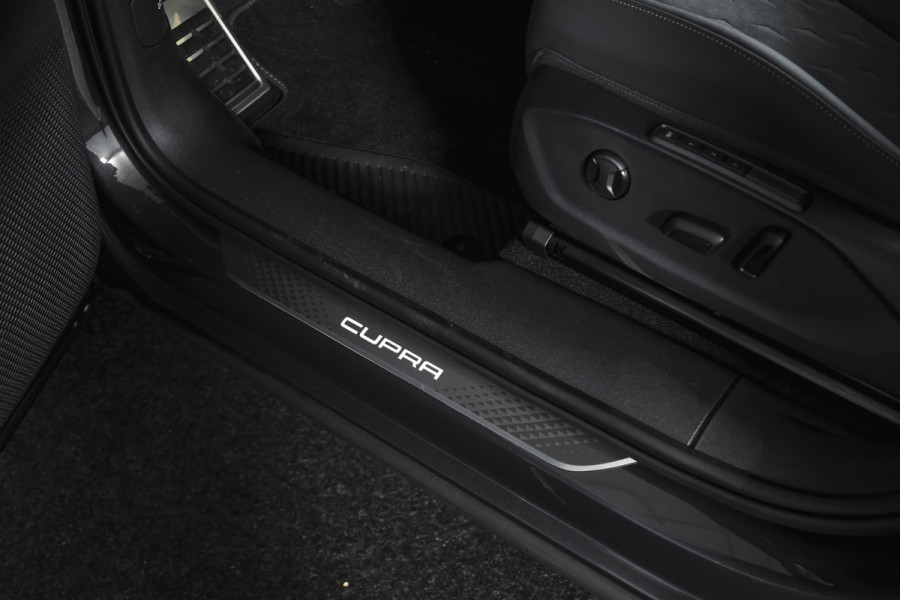 CUPRA Terramar 1.5 TSI e-Hybrid 272 PK VZ Performance | S/K-Panodak | Elek. Trekhaak | Matrix LED | Sennheiser | Elek. stoelen | Adapt. Cruise | Stoel-+Stuurverw. | 360 Camera | NAV+App. Connect | ECC | LM 20" | 4153