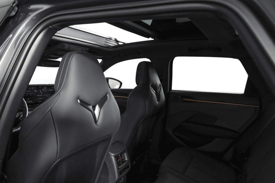 CUPRA Terramar 1.5 TSI e-Hybrid 272 PK VZ Performance | S/K-Panodak | Elek. Trekhaak | Matrix LED | Sennheiser | Elek. stoelen | Adapt. Cruise | Stoel-+Stuurverw. | 360 Camera | NAV+App. Connect | ECC | LM 20" | 4153