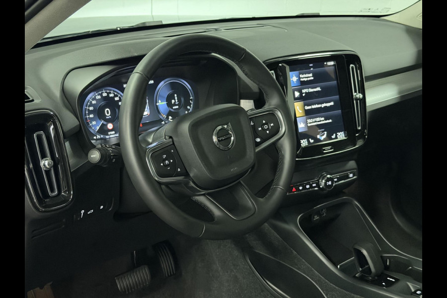 Volvo XC40 1.5 T4 Recharge Inscription Expression Open dak | Stuur-/Stoelverwarming | Achteruitrij camera | Cruise control | Keyless | 19" wielen