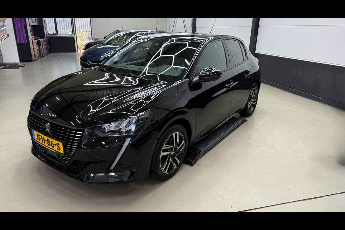 Peugeot 208 1.2 Allure panorama, 3D virtual display, Apple carplay cruise control