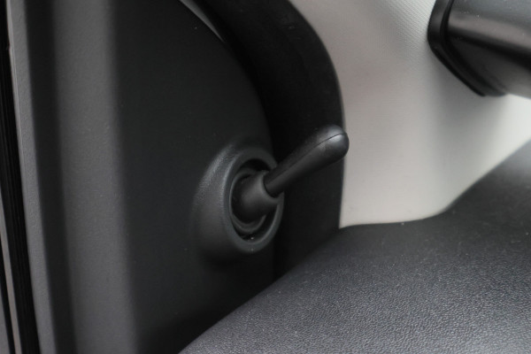 Peugeot 108 1.0 e-VTi Active Eerste Eigenaar, 5-Deurs, Airco, Bluetooth, DAB, Elektrische Ramen