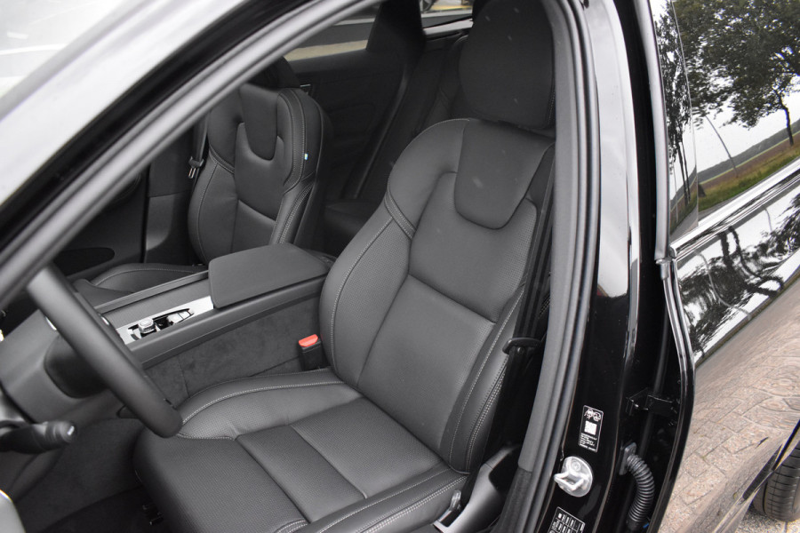 Volvo XC60 T8 455PK Plug-in hybrid AWD Ultra Black Edition | Luchtvering | HUD | Massage stoelen | Stoel koeling | Bowers & Wilkens |