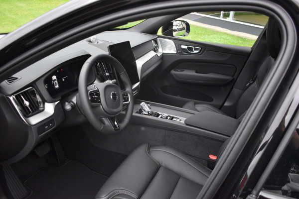 Volvo XC60 T8 455PK Plug-in hybrid AWD Ultra Black Edition | Luchtvering | HUD | Massage stoelen | Stoel koeling | Bowers & Wilkens |